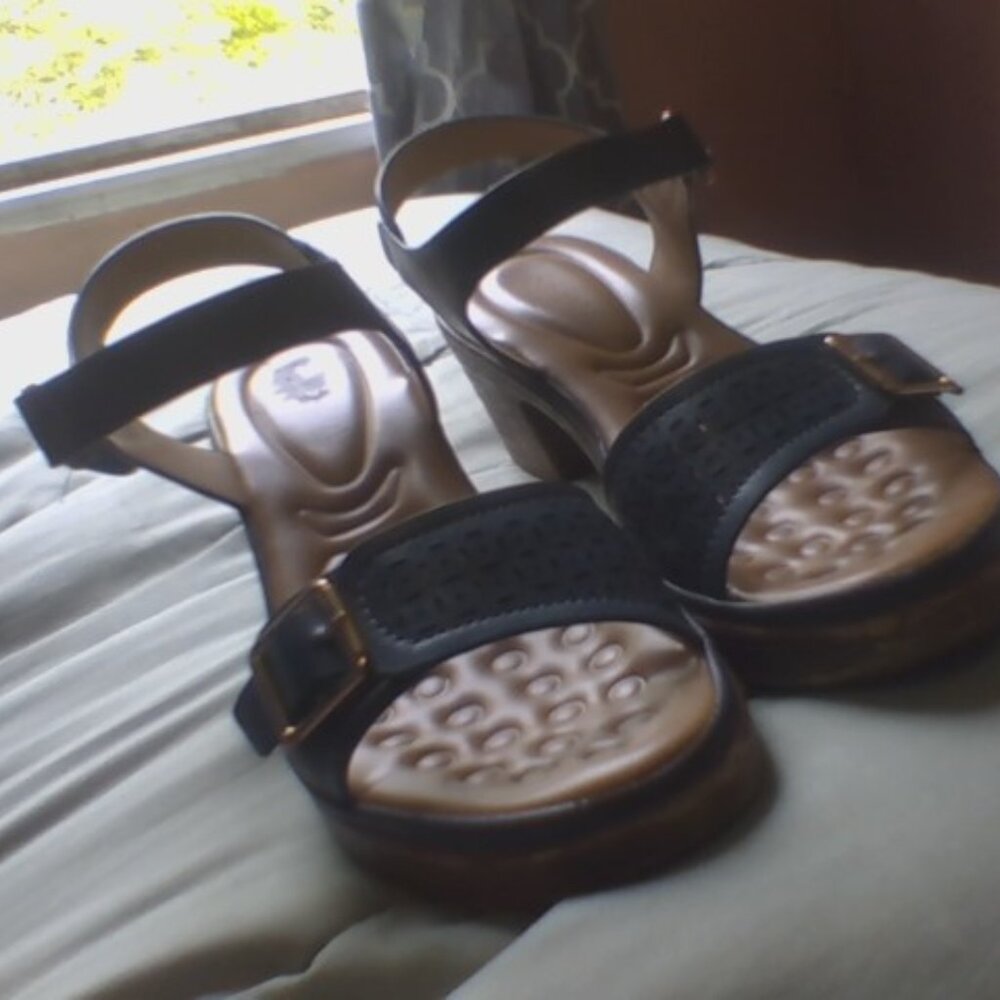Sandals size 9 Patrizia